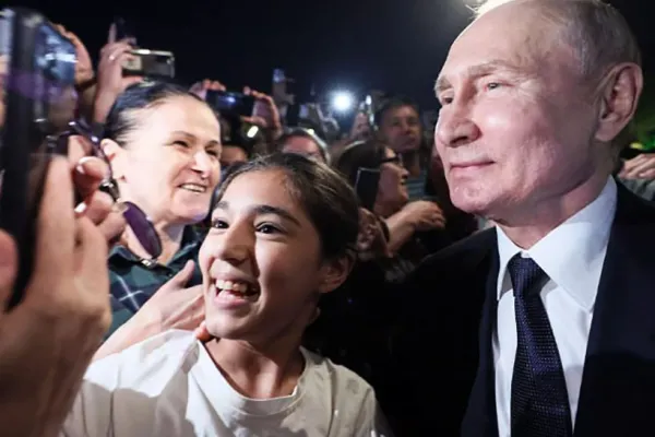 Peste 80% dintre ruși au încredere în Vladimir Putin și în planurile sale. Popularitatea sa nu a fost influențată de perspectiva unor posibile negocieri