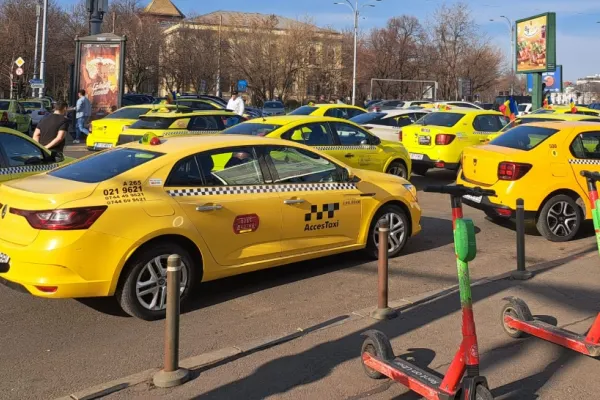 Taximetriștii nu renunță nici astăzi la proteste. Piața Constituției din Capitală, luată cu asalt de sute de șoferi
