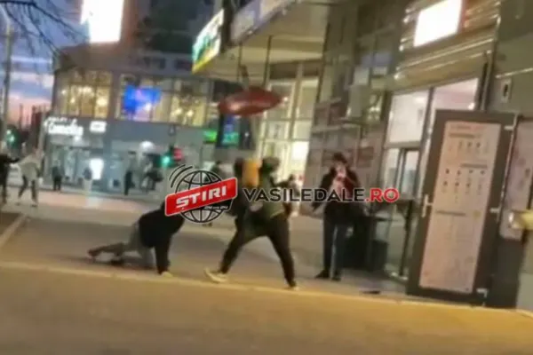 Tânăr înjunghiat de un fost coleg de liceu, în plină stradă, la Baia Mare. Ce le-a spus agresorul polițiștilor: explicația este halucinantă