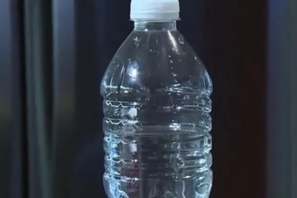 Câte grame de plastic ajung în corpul nostru, din alimentele de zi cu zi. Se pot dezvolta boli grave: date alarmante