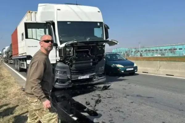 Vehicule care transportau echipament militar către Baza Mihail Kogălniceanu, implicate într-un grav accident în lanț, în Prahova