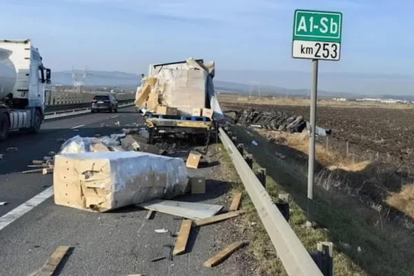 Accident grav, în Sibiu: doi răniți, după ce un TIR a lovit în plin o camionetă