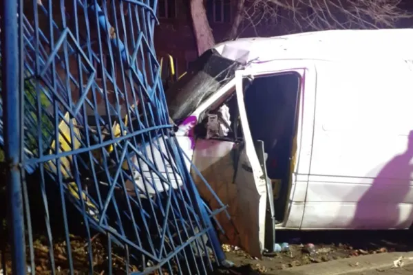 Accident grav la Constanța: 3 victime, după ce au intrat cu mașina în gardul Jandarmeriei
