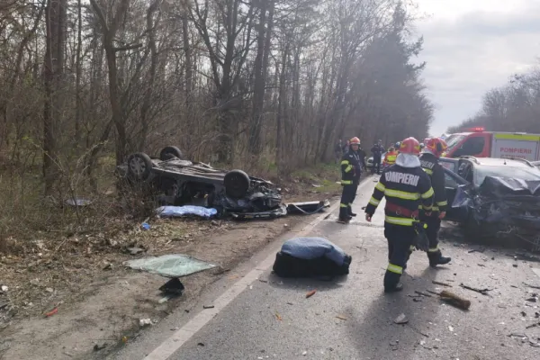 Plan ROȘU de intervenție la Sintești, în urma unui grav accident de circulație. Un mort și 3 răniți, transportați la spital - FOTO