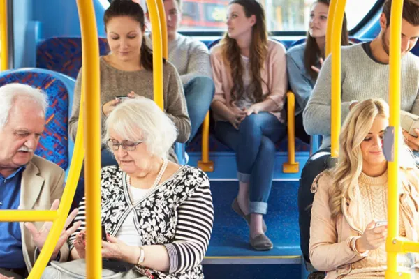 Cel mai sigur loc în autobuz, în caz de accident. Aici ai șanse mai mari să rămâi teafăr și să eviți răni majore