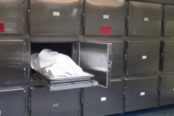 Record morbid la Morga din Iași. Trupul unui bărbat stă de 3 ani în congelator