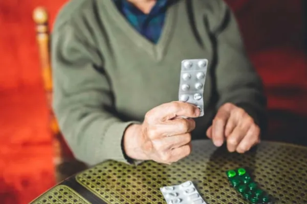 Cine sunt pensionarii care pot primi compensare de 90% la medicamente. Condițiile care trebuie îndeplinite