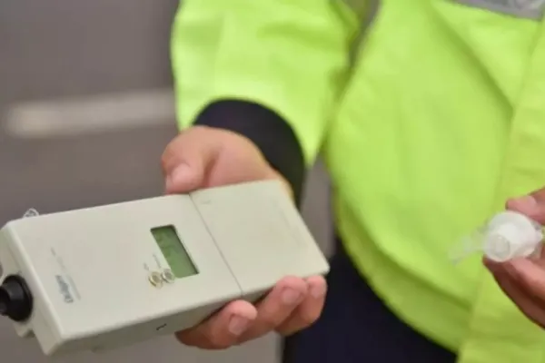 Un tânăr de 25 de ani, reținut după ce s-a urcat băut la volan și a amenințat polițiștii de care fugise