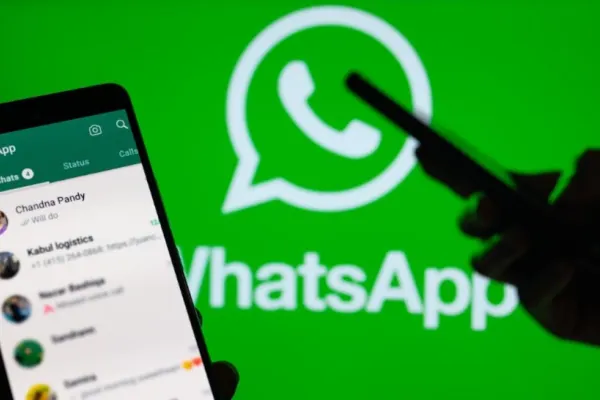 Avertisment de la WhatsApp: Organizațiile guvernamentale pot urmări conversațiile și-i pot identifica pe participanți