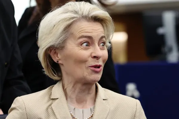 Ursula Von der Leyen zboară la fiecare două săptămâni cu un avion privat, în timp ce propăvăduiește interzicerea zborurilor interne
