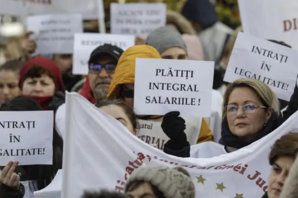 Protest masiv în București: peste 5.000 de sindicaliști din Sănătate pichetează Guvernul, Palatul Parlamentului și două ministere