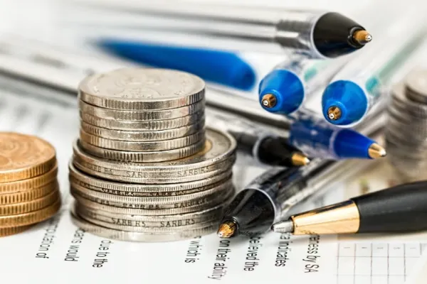 România, la un pas de COLAPS ECONOMIC din cauza măsurilor de austeritate ale Guvernului Bolojan. Analiză Financial Times