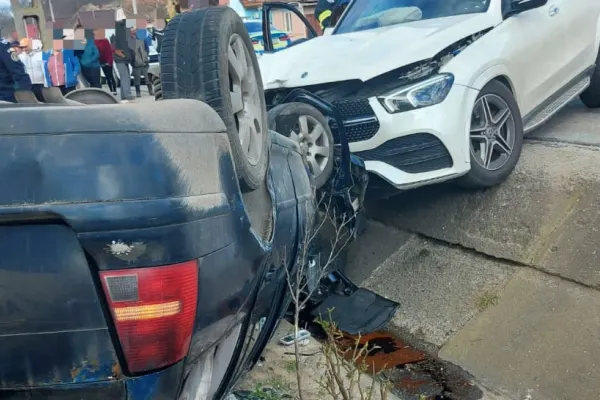 Accident grav pe drumul ce leagă Sighișoara de Târgu Mureș. 5 persoane au fost rănite FOTO