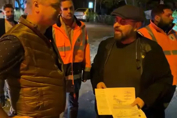 Furtuna din Capitală, folosită de Piedone în campanie: edilul a ieșit la tăiat de copaci. Acuzații în rafală la adresa lui Nicușor Dan VIDEO