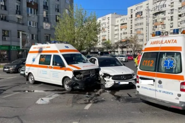 Ambulanță din Cluj, implicată într-un accident. O fată de 10 ani a ajuns la spital
