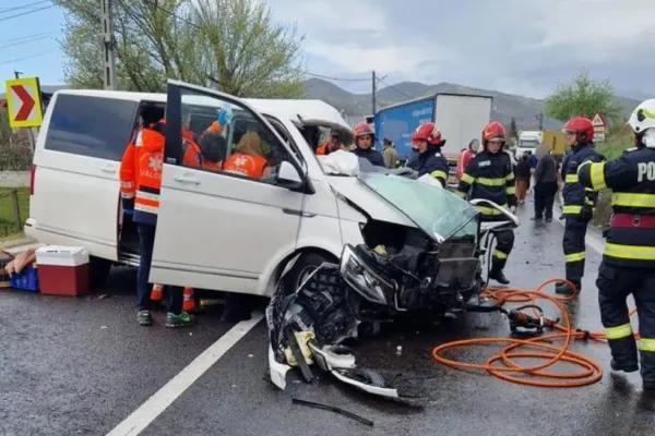 Accident grav în Vâlcea: Patru persoane au fost rănite, printre care și un copil