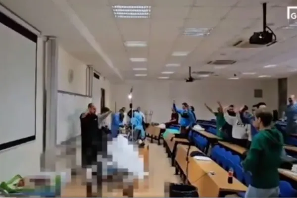 Furie în Italia: Medici și studenți, fotografiați cum cântă și dansează în timpul unei autopsii