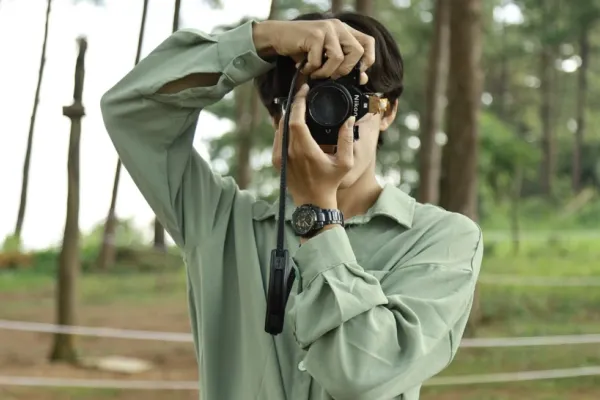O nouă înșelătorie face victime pe bandă rulantă printre români. Ce presupune metoda "Fotografia"