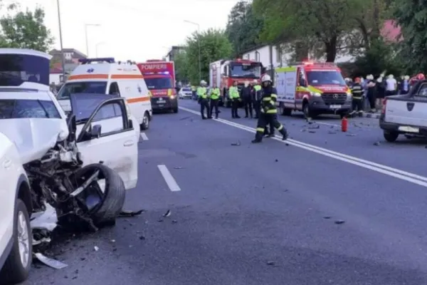 Grav accident rutier în Vâlcea: o persoană a murit, iar alte patru se află în stare gravă