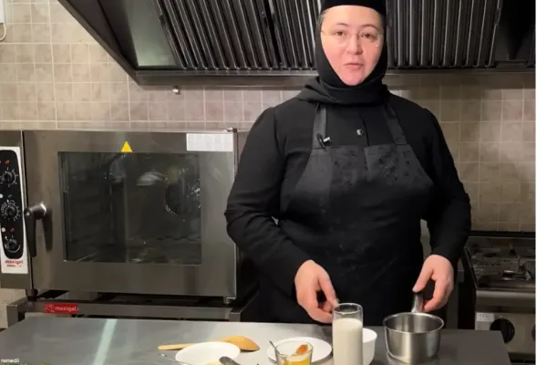 Rețetă de la mănăstire pentru laptele auriu, remediul antic împotriva răcelii, insomniei și problemelor pielii