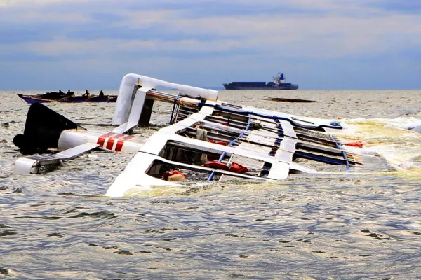Accident naval foarte grav. Peste 90 de oameni au murit după naufragiul unei ambarcațiuni