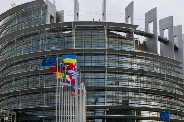 Este oficial: Primele norme ale UE privind combaterea violenţei împotriva femeilor, adoptate de Parlamentul European