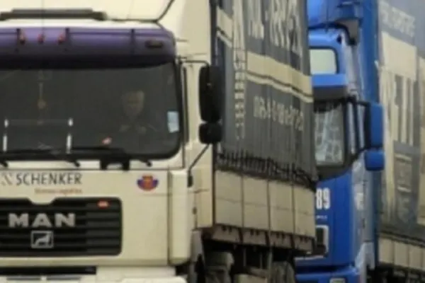 Traficul blocat în totalitate pe DN25,  în localitatea Piscu, judeţul Galaţi, după un accident cu două TIR-uri