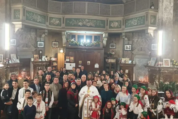 Bisericile ortodoxe și greco-catolice românești din Italia, pline de credincioşi în noaptea de Înviere