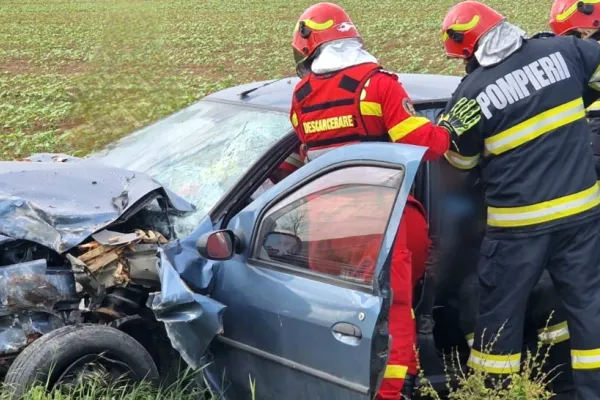Accident grav, în Giurgiu: șoferul a rămas încarcerat. A fost necesară intervenția elicopterului SMURD