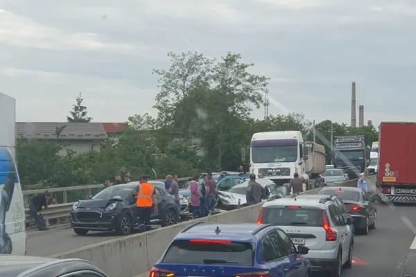 Accident în lanţ pe DN 1, la Bărcăneşti. Trafic blocat şi deviat pe sensul spre Bucureşti - FOTO