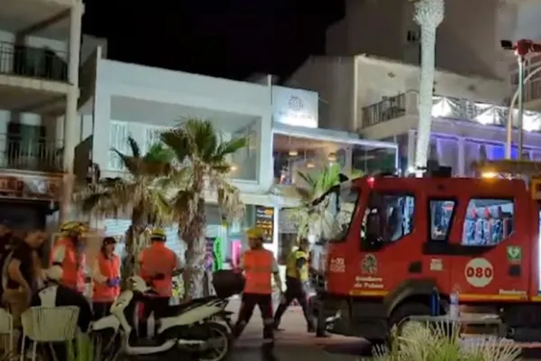 Clădirea în care se afla un restaurant s-a prăbușit. Cel puțin patru persoane au murit și mai multe sunt în stare gravă - VIDEO