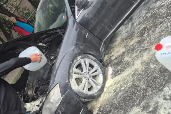 Accident rutier în București. O mașină a intrat în coliziune cu un tramvai aflat în mers, apoi a fost proiectată în tramvaiul care venea din sens opus