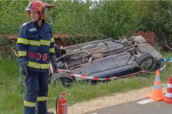 Accident teribil în Argeș, două persoane au murit pe loc după ce s-au răsturnat cu mașina