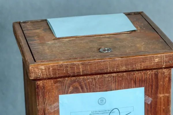 Tinerii votanți sunt mai numeroși decât pensionarii. Cum vor să schimbe România