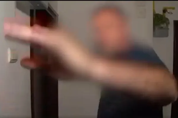 Cum sunt intimidați jurnaliștii Realitatea Plus la sediile generalilor Coldea și Dumbravă - VIDEO