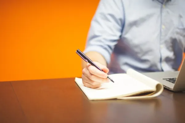 Creșterea economică bazată pe investiții, nu pe consum, apanajul guvernării PNL, motivul încrederii crescute în economie