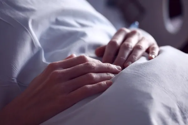 Pacient mort după ce a stat 12 ore la UPU flămând și însetat, fără să fie băgat în seamă