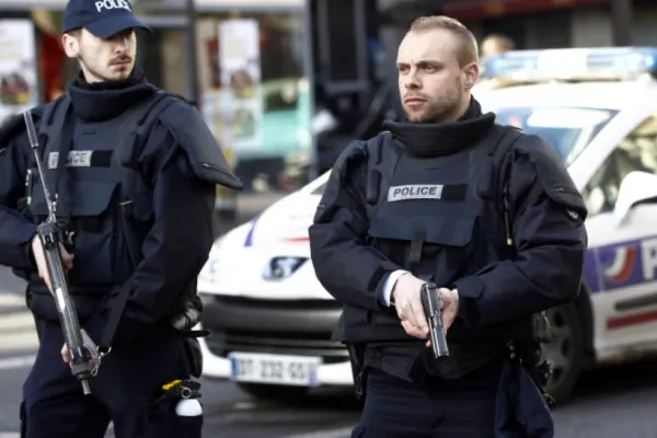O nouă tentativă de atentat. Un bărbat a fost împușcat de polițiști, în Franța