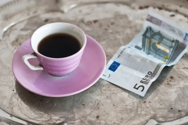 Nemții au ajuns să bea cafea pe datorie: "Pensiile sunt o bătaie de joc, toate s-au scumpit" - dezvăluirile unei românce din Germania