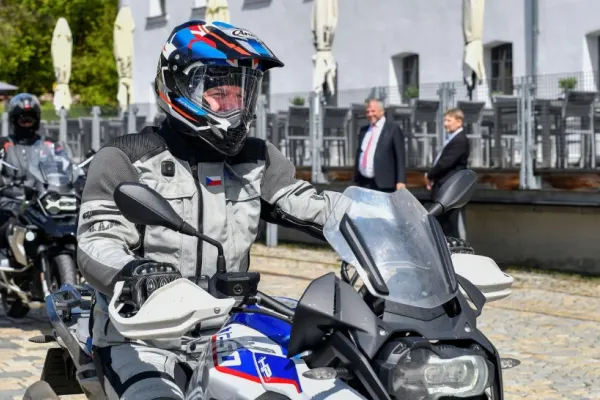 Preşedintele ceh Petr Pavel, rănit într-un accident de motocicletă. Cum se simte liderul de la Praga