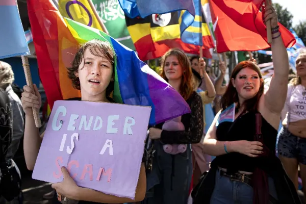 Liber la schimbarea sexului în Germania, după adoptarea oficială a legii. O simplă declaraţie la starea civilă va fi suficientă
