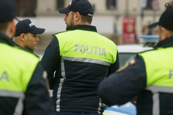 Scene ca-n filme pentru prinderea unui condamnat. Polițiștii au tras focuri de armă ca să captureze infractorul disperat să scape de închisoare