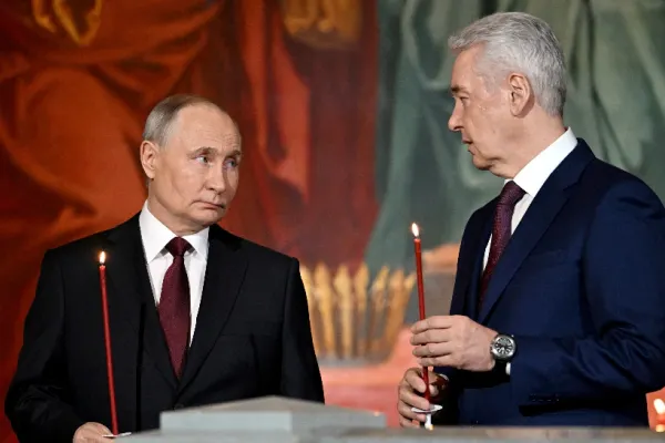 Vladimir Putin a participat la slujba de Înviere de la Moscova, în timp ce un val de drone a fost lansat spre Harkov- VIDEO