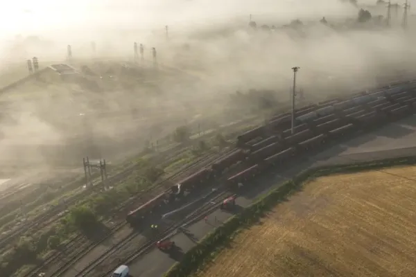 Vreme extremă, în Italia. Tren de marfă, luat pe sus de o tornadă VIDEO