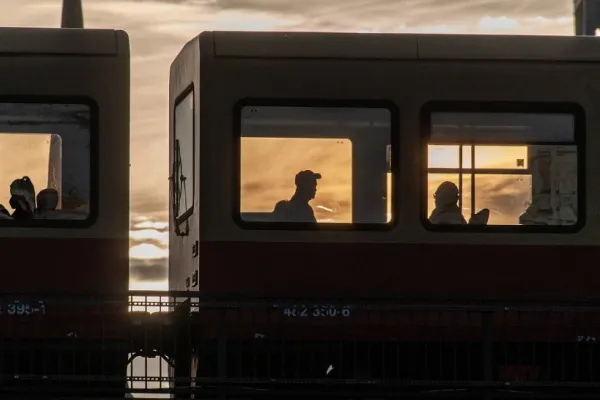 Pericolele din tren: O simplă razie a polițiștilor s-a lăsat cu descoperirea unei persoane urmărite, unui minor lipsit de supraveghere şi a 27 de cerșetori