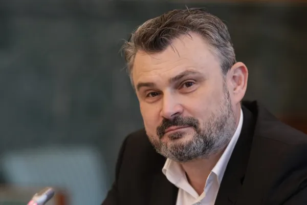 TU DECIZI. Dosar de candidat: Gheorghe Cârciu, „ospătarul cu Bentley de la PSD”, vrea în Parlamentul European