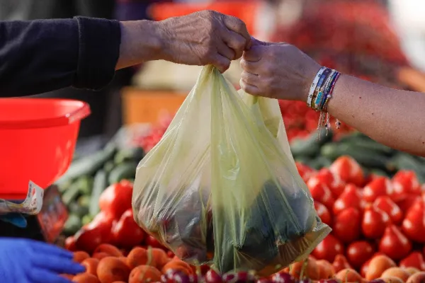 Ce să mănânci pe caniculă. Lista alimentelor care te scapă de calvarul temperaturilor șoc