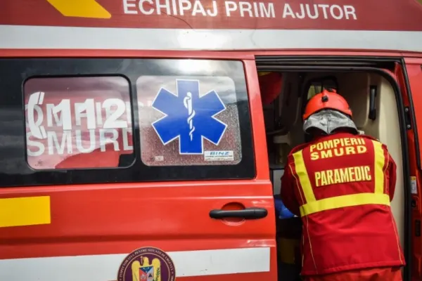 Incident grav în județul Galați. Un bărbat a fost surprins sub un mal de pământ. Care este starea lui de sănătate