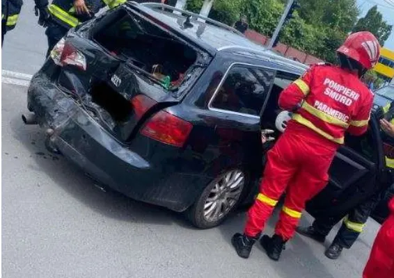4 răniți, printre care și un copil de 11 ani, într-un accident rutier în municipiul Mediaş