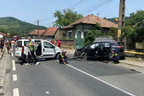 Accident grav, în Hunedoara: impact devastator între două mașini, 8 persoane implicate. Planul roșu a fost activat